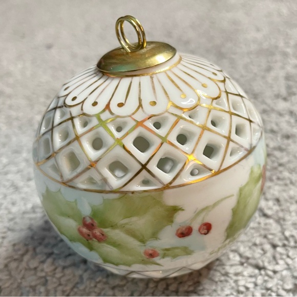 Hand Painted Signed Vintage Ceramic Christmas Ornament Gilded Holly & Berries - Picture 2 of 7